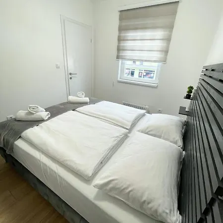 Appartement Tijana 2 *
